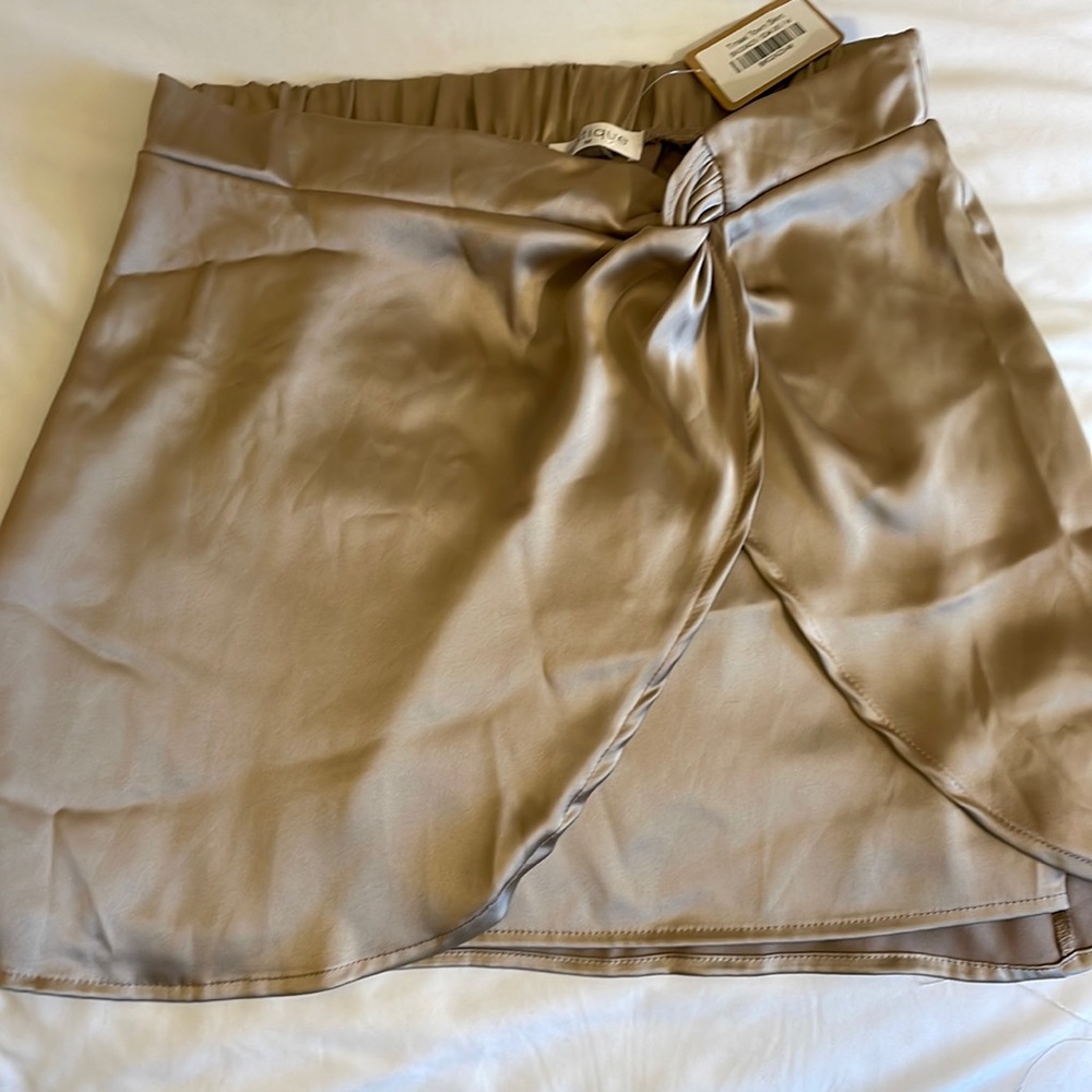 NWT - Vestique silk skirt “Tinsel Town skirt”